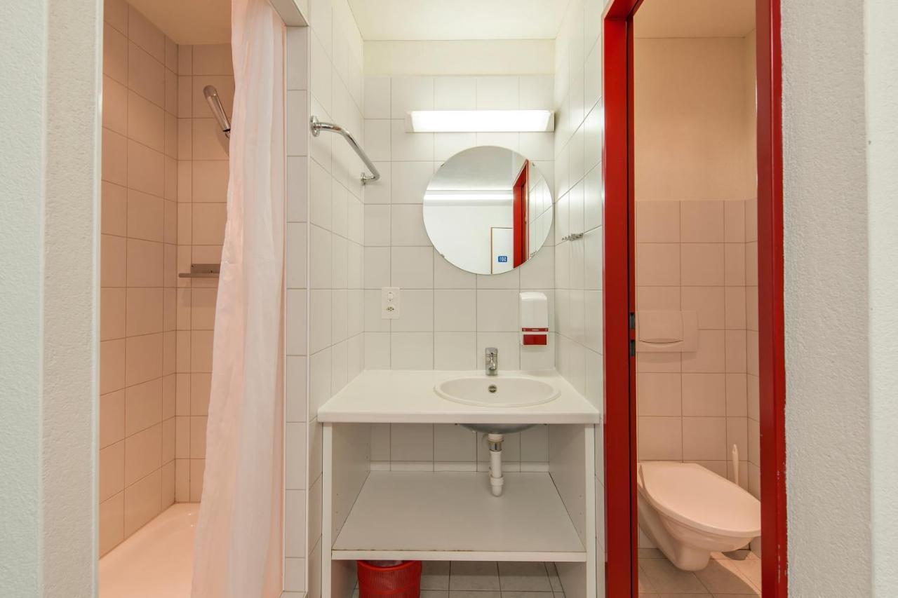 Hostel Inn Lodge Челерина Экстерьер фото
